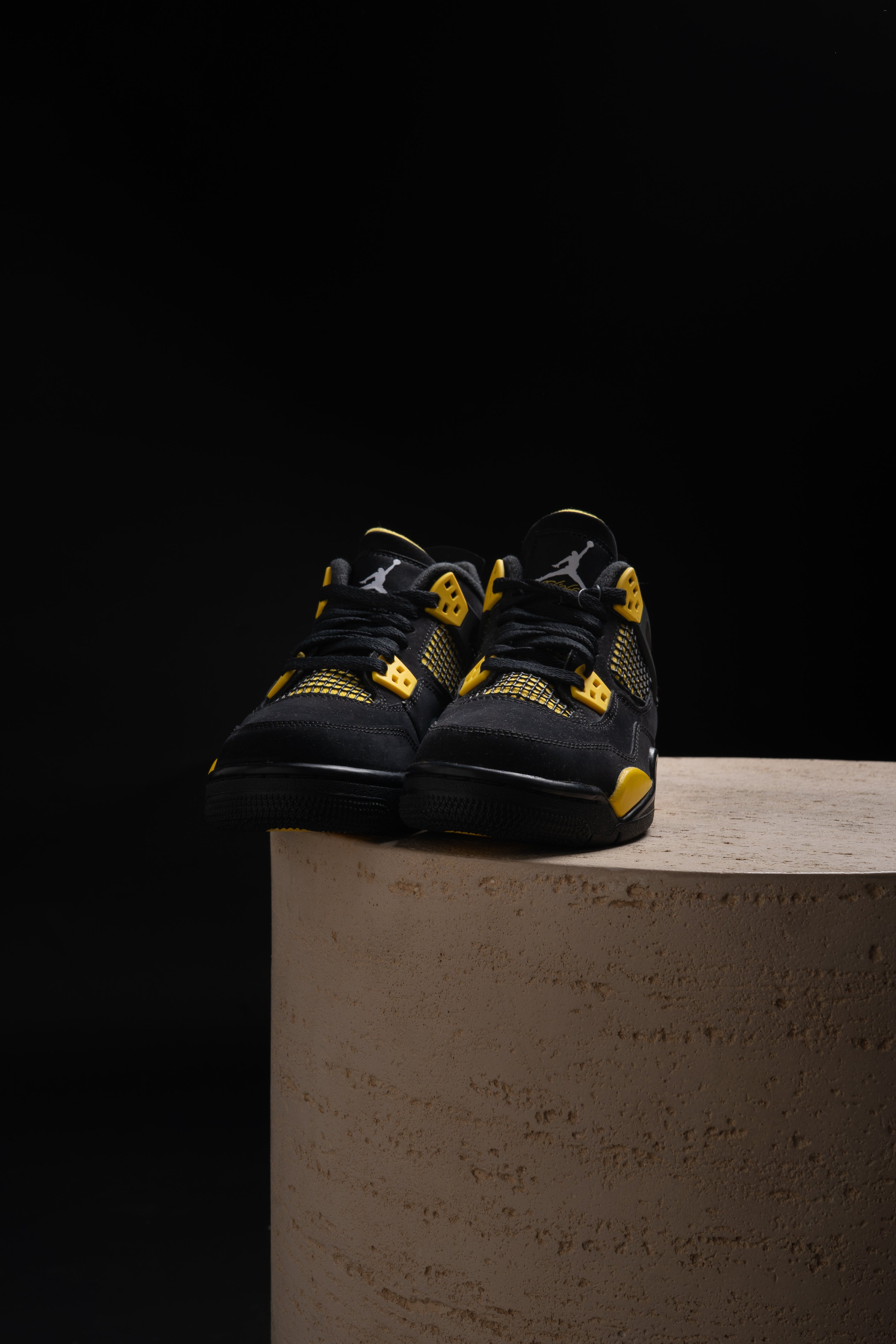 Air Jordan 4 Yellow Thunder
