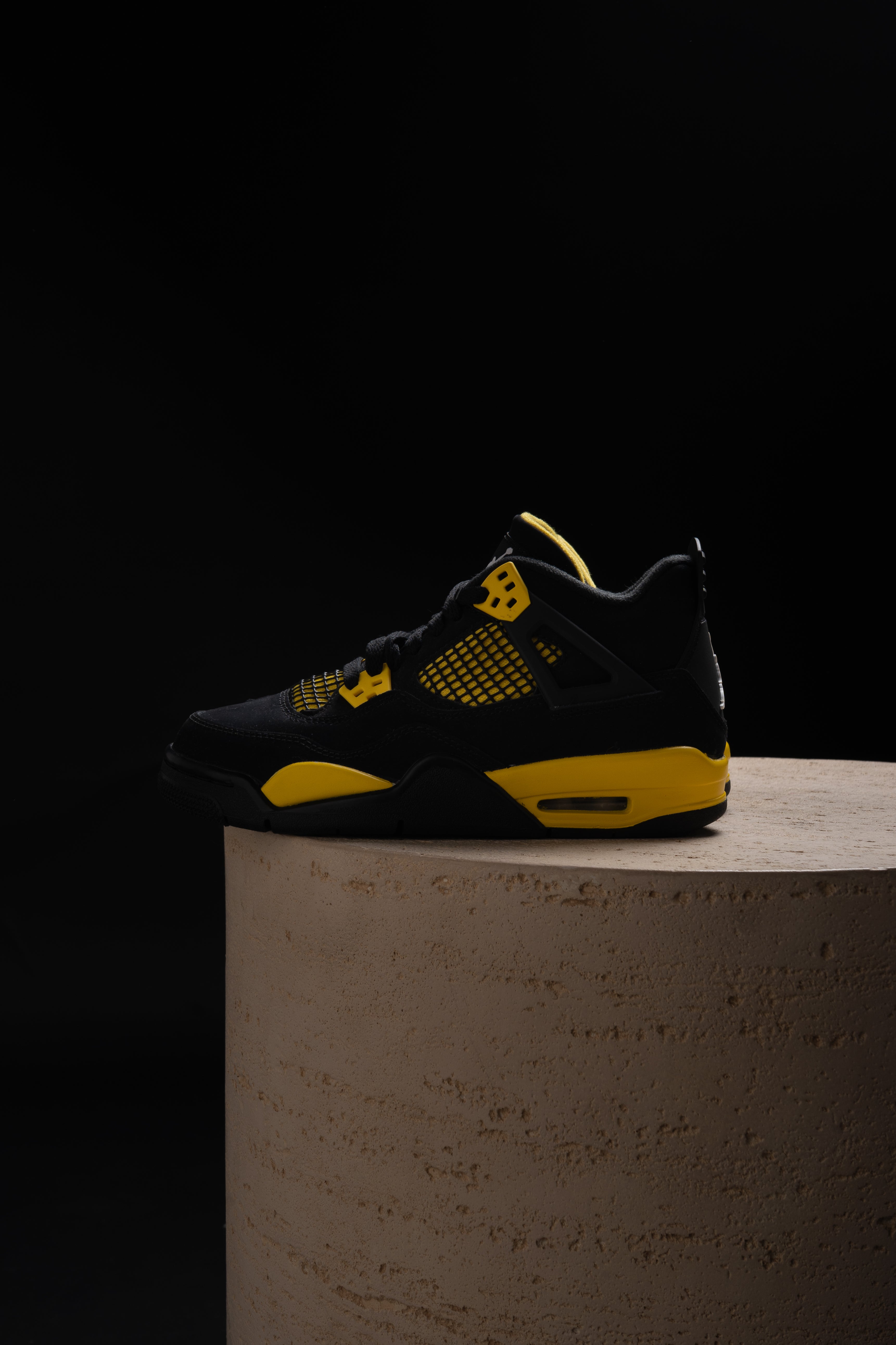 Air Jordan 4 Yellow Thunder