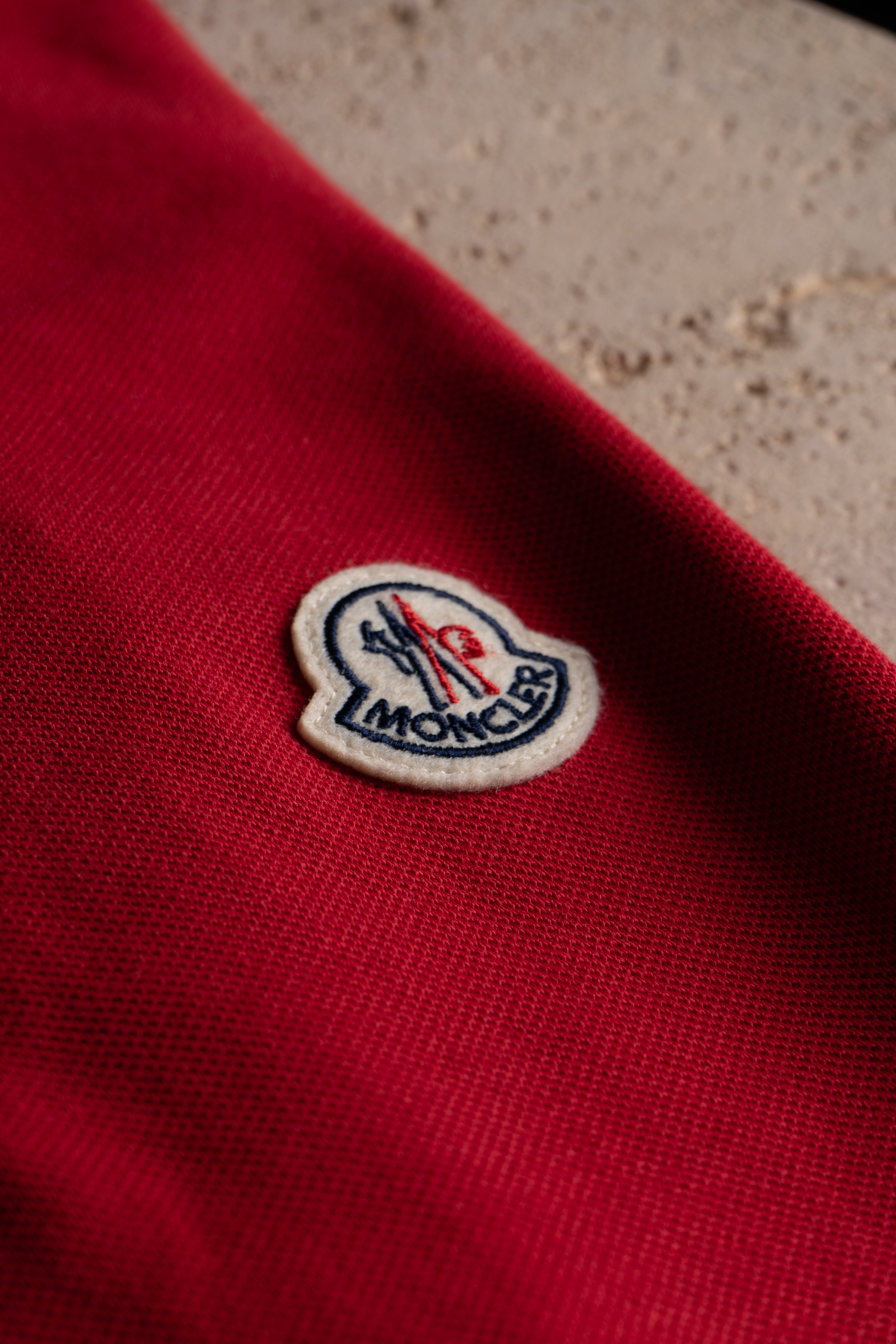 Logo du Polo Moncler Rouge