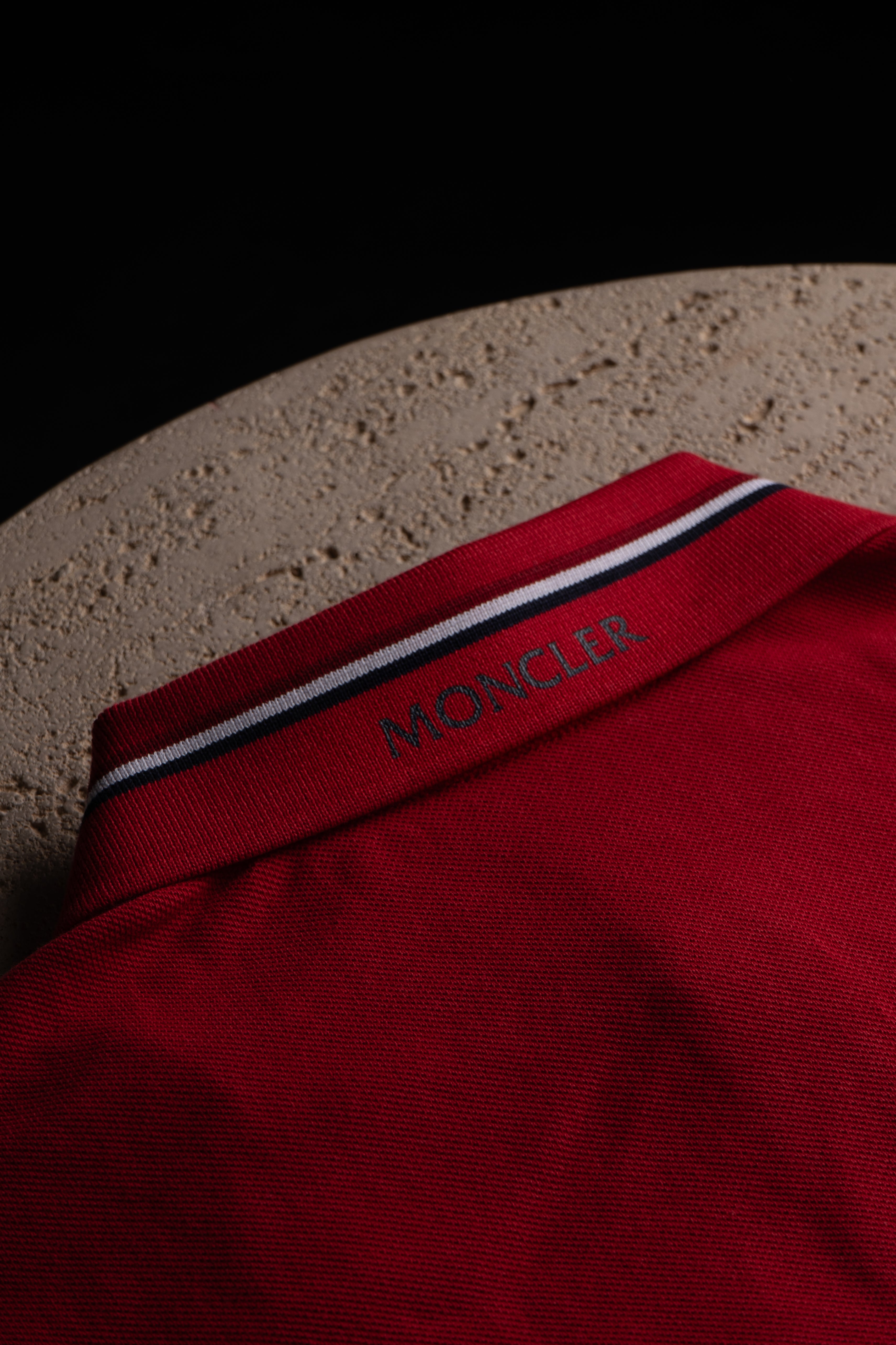 Polo Moncler Rouge - WeAreBruxSell