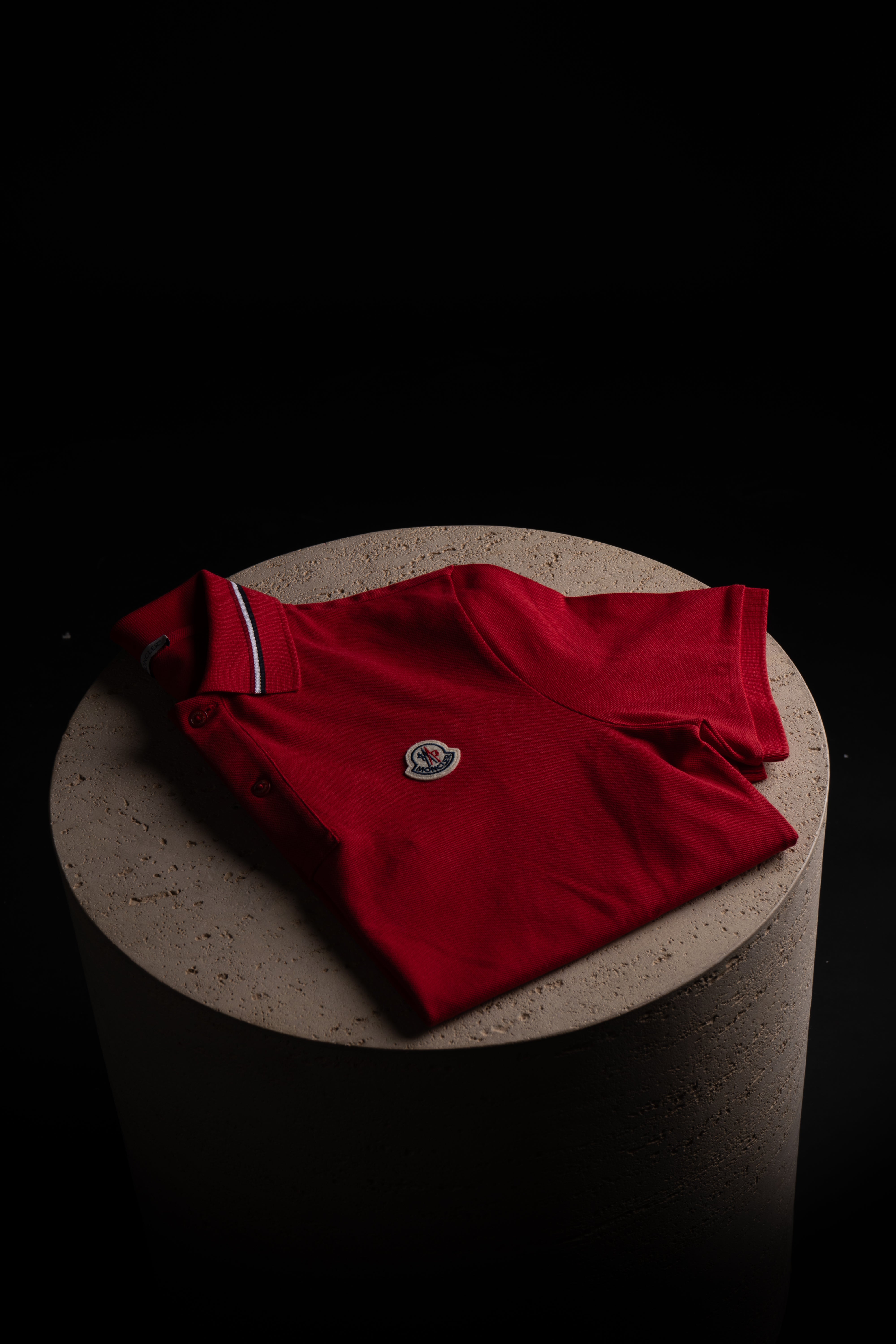 Polo Moncler Rouge - WeAreBruxSell