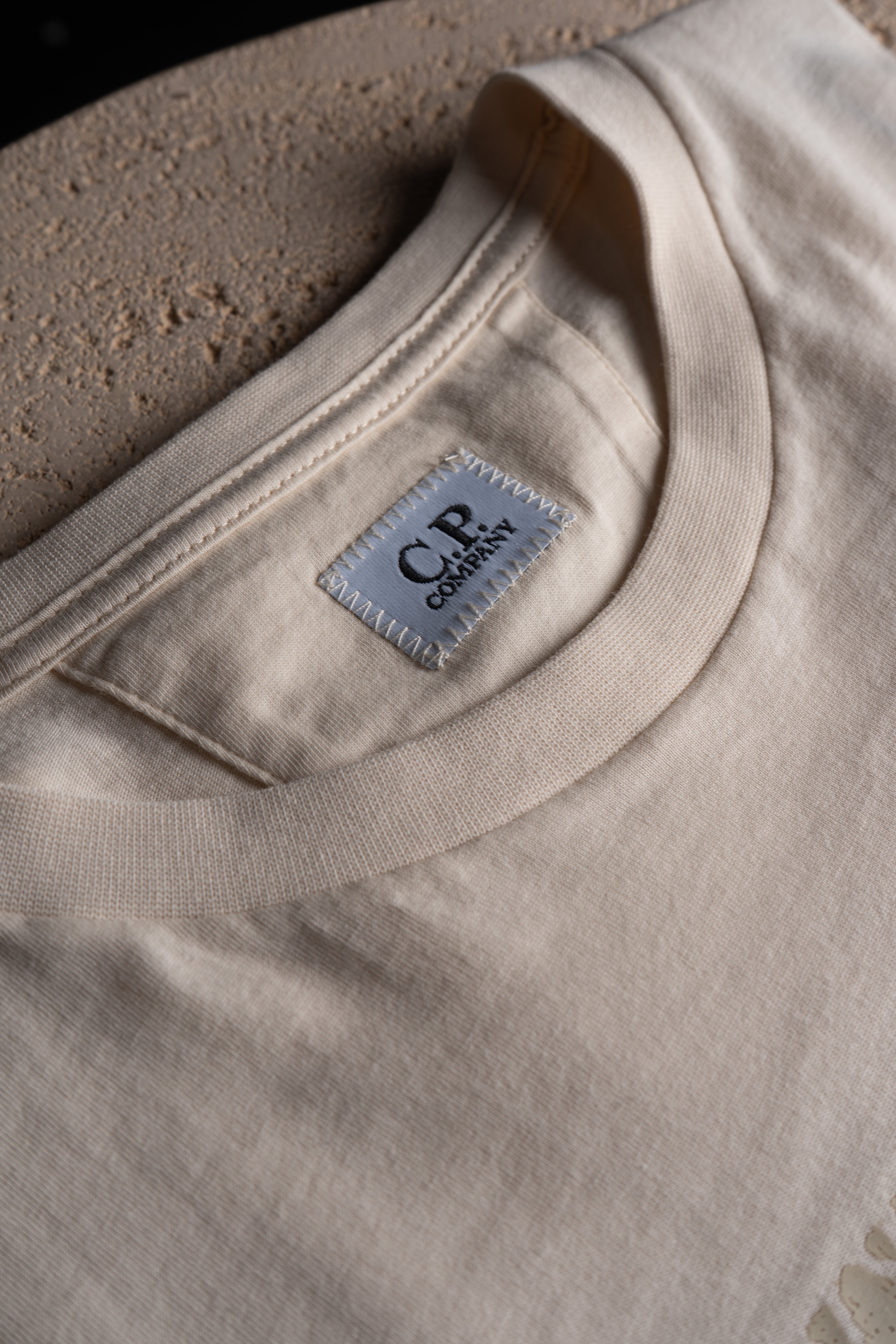 Col du T-shirt CP Company Beige