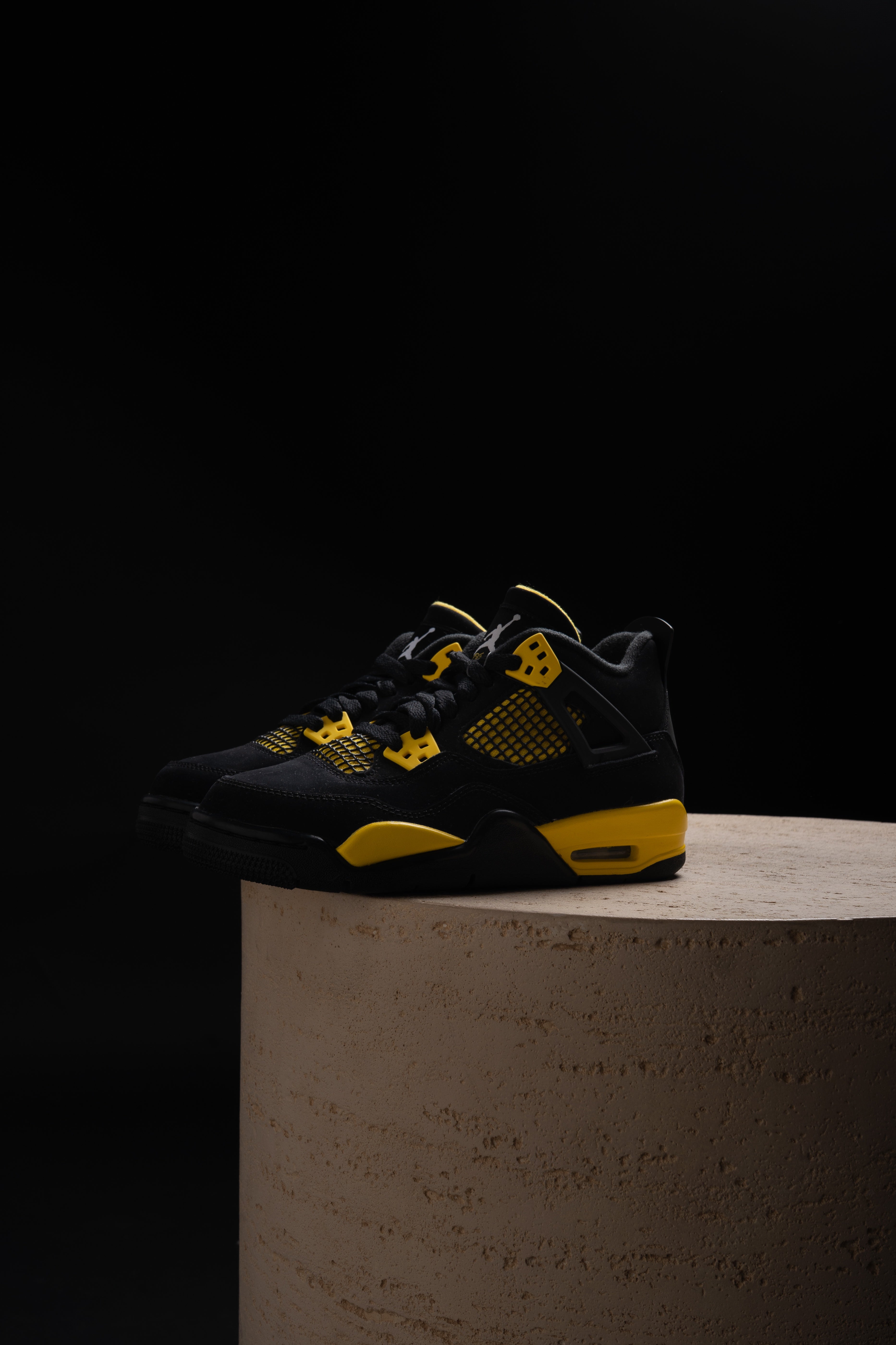 Air Jordan 4 Yellow Thunder