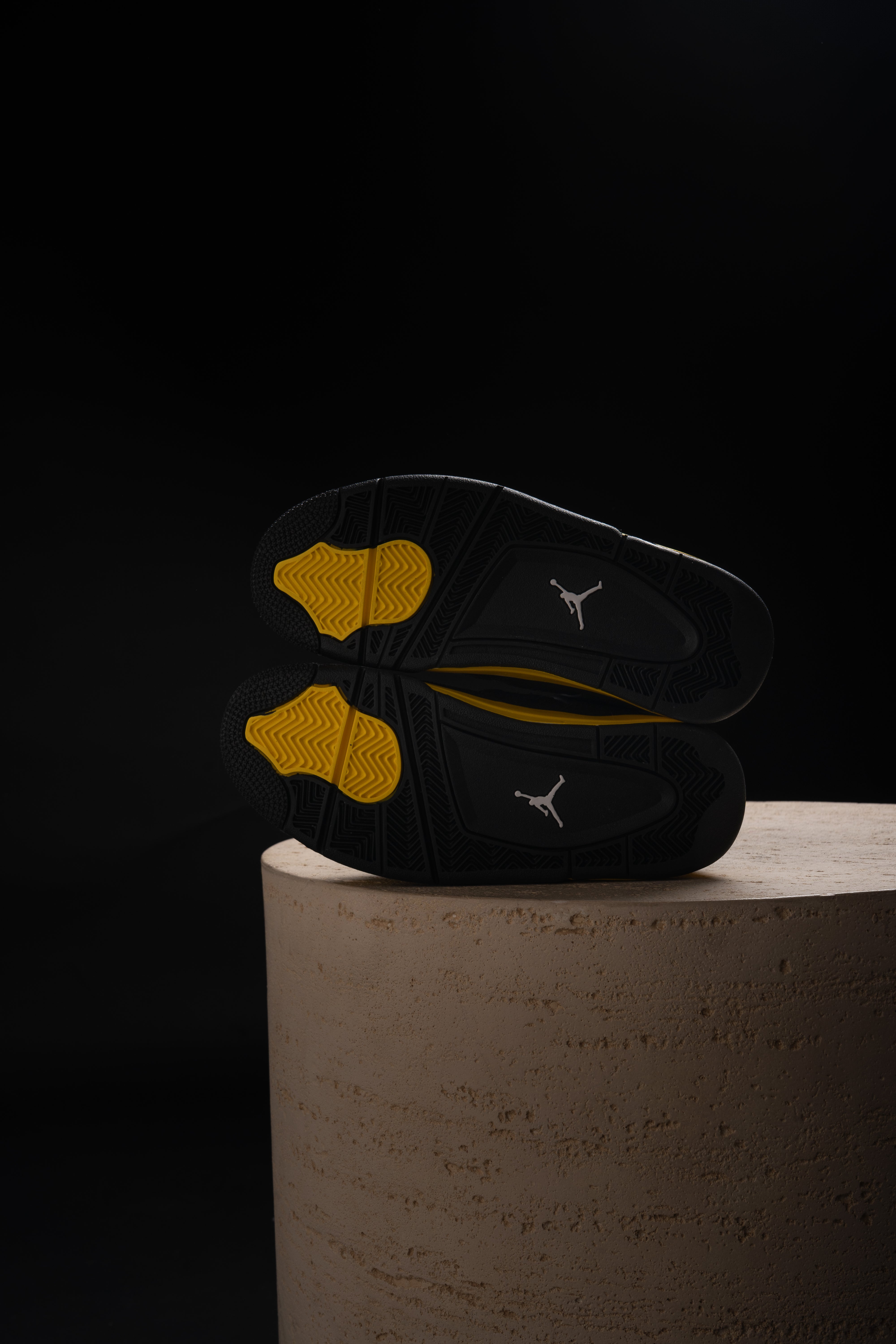 Air Jordan 4 Yellow Thunder