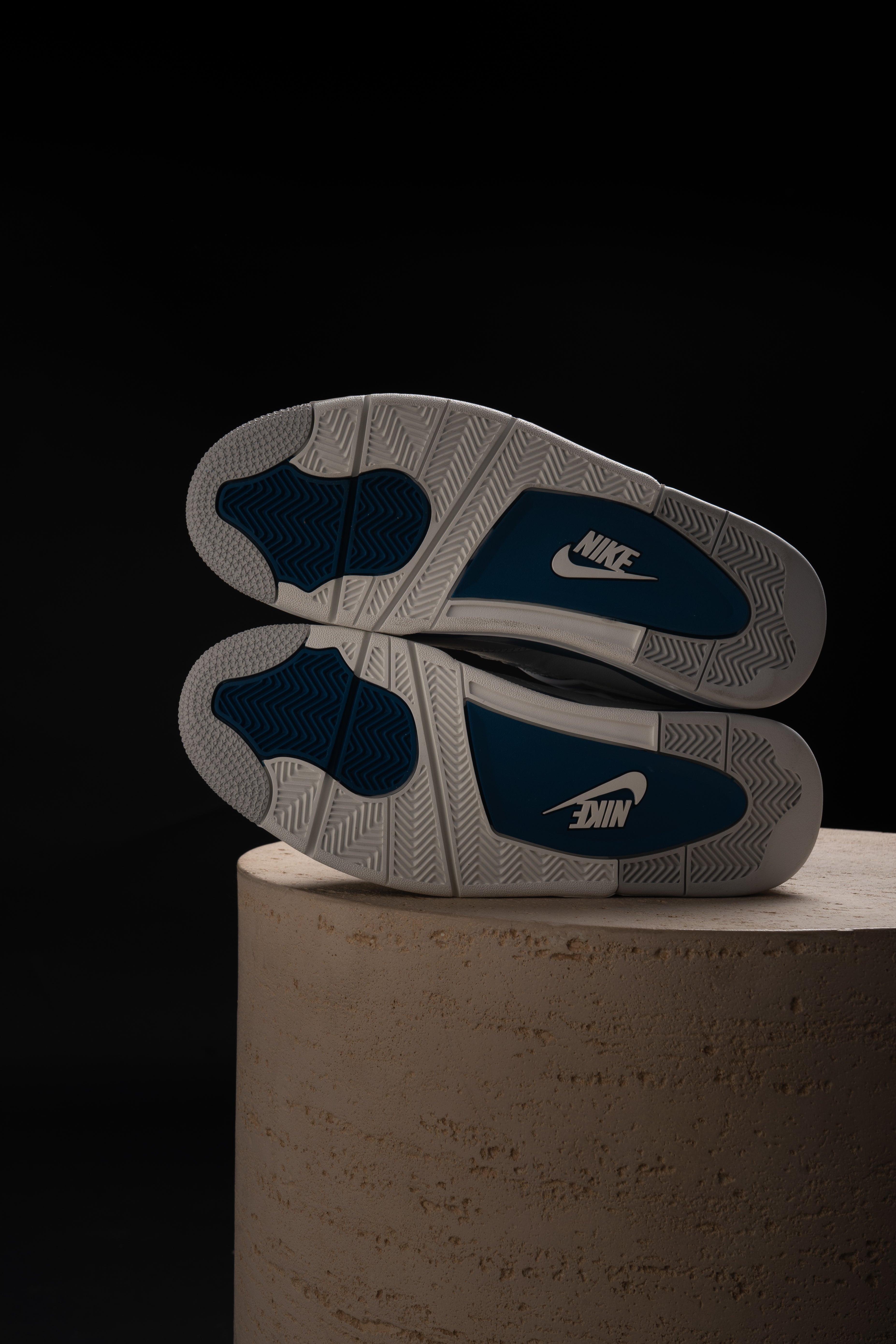 Air Jordan 4 Millitary Blue