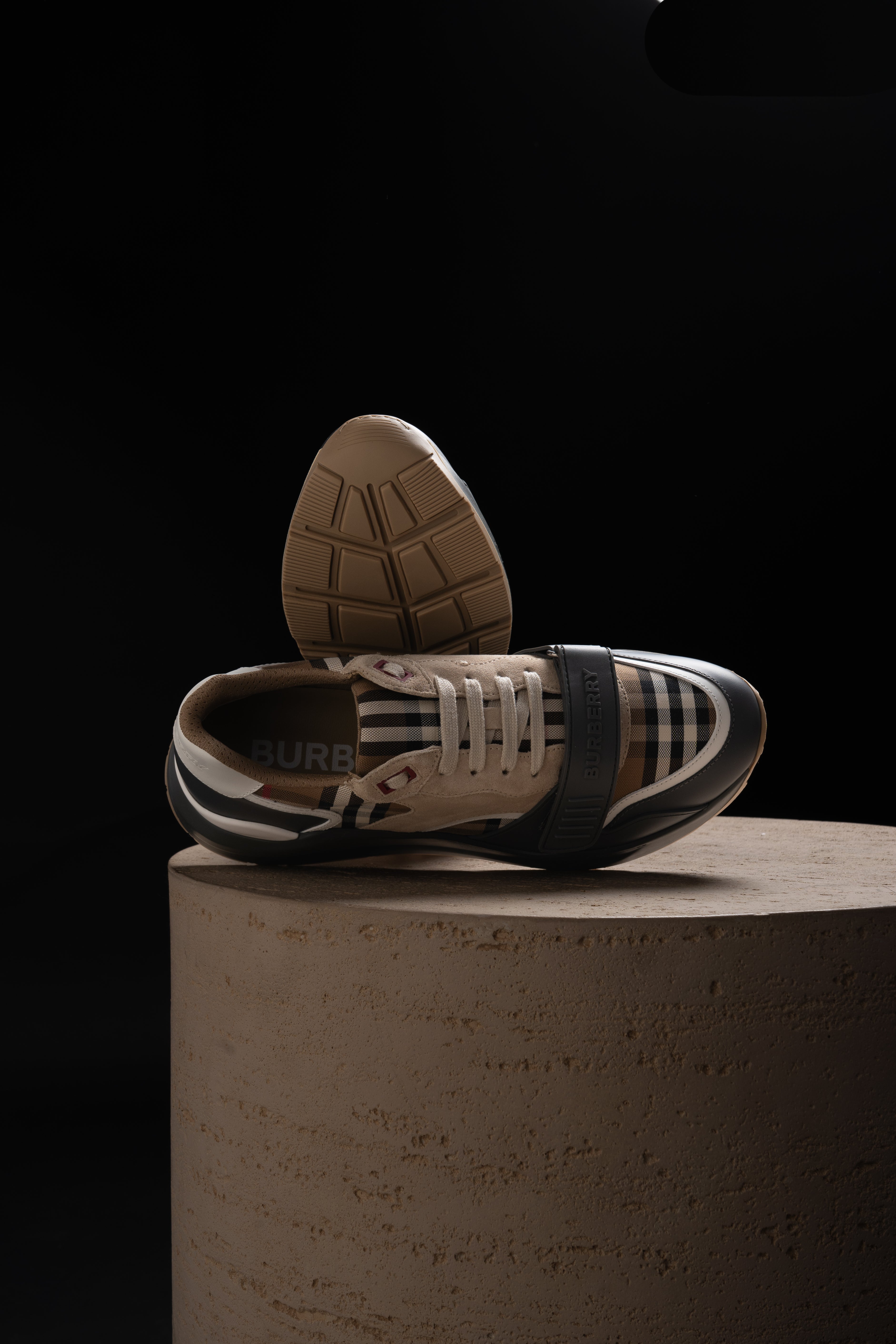 Burberry Noir Beige