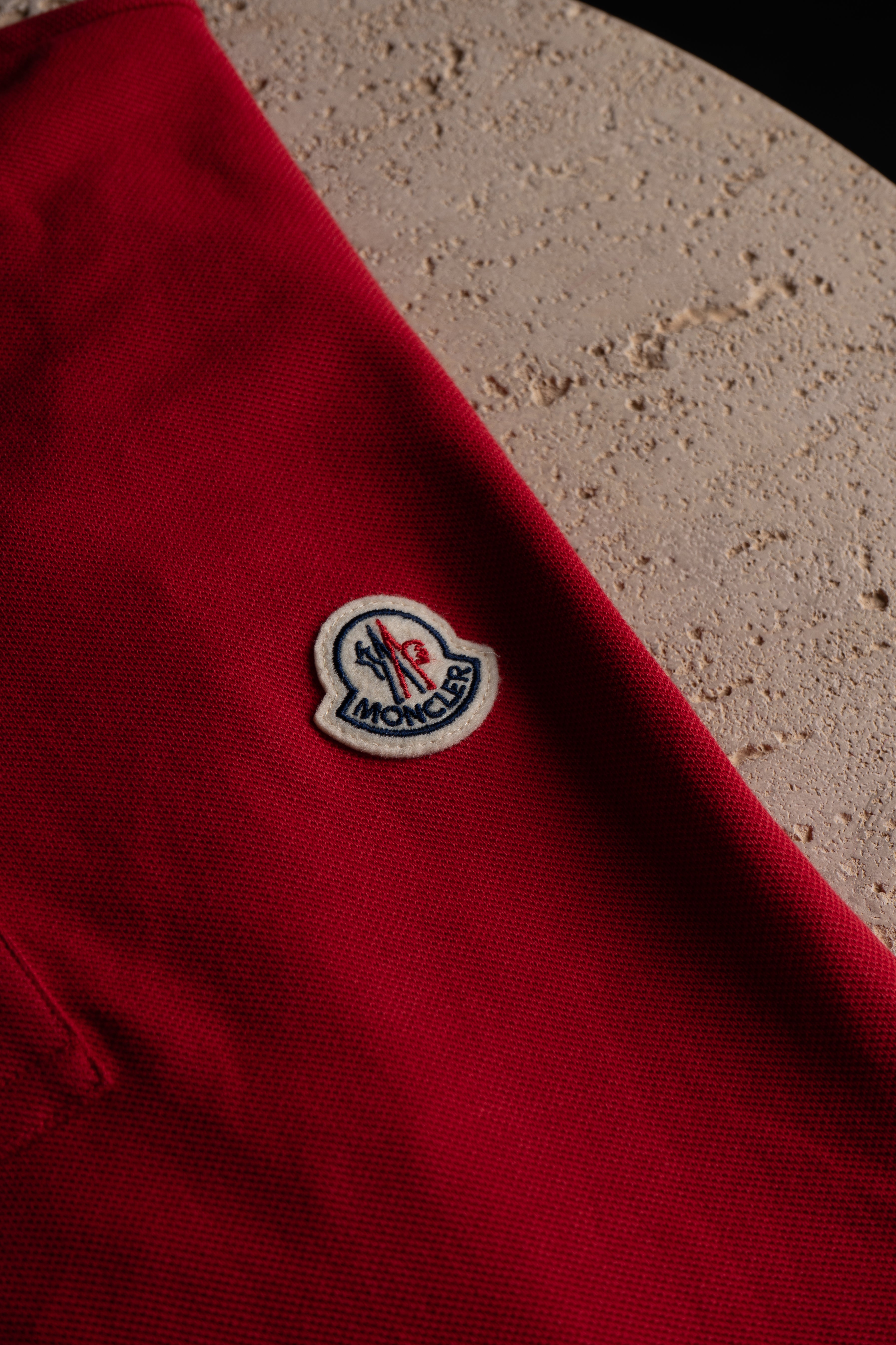 Logo du Polo Moncler Rouge