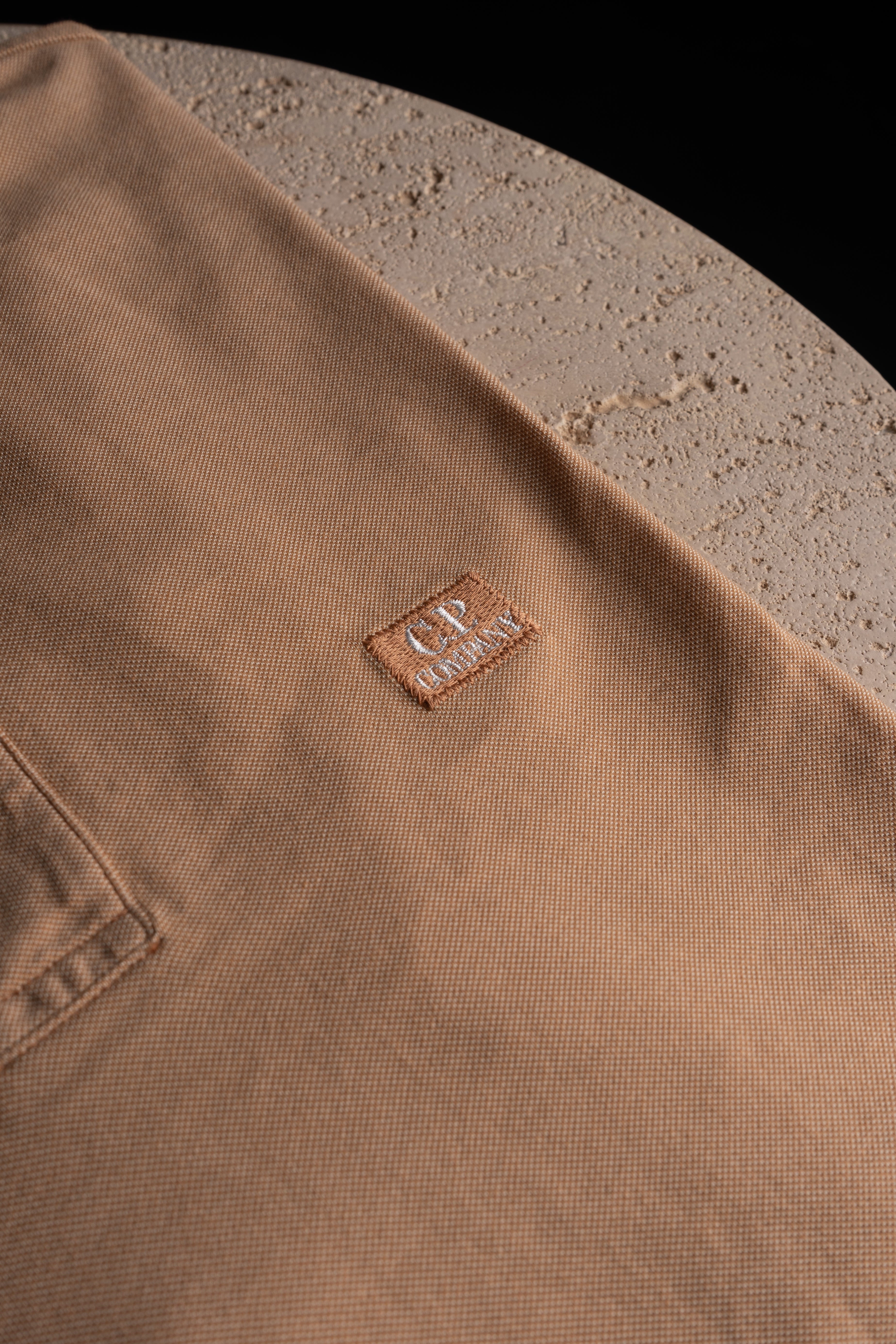 Détails du Polo CP Company Beige